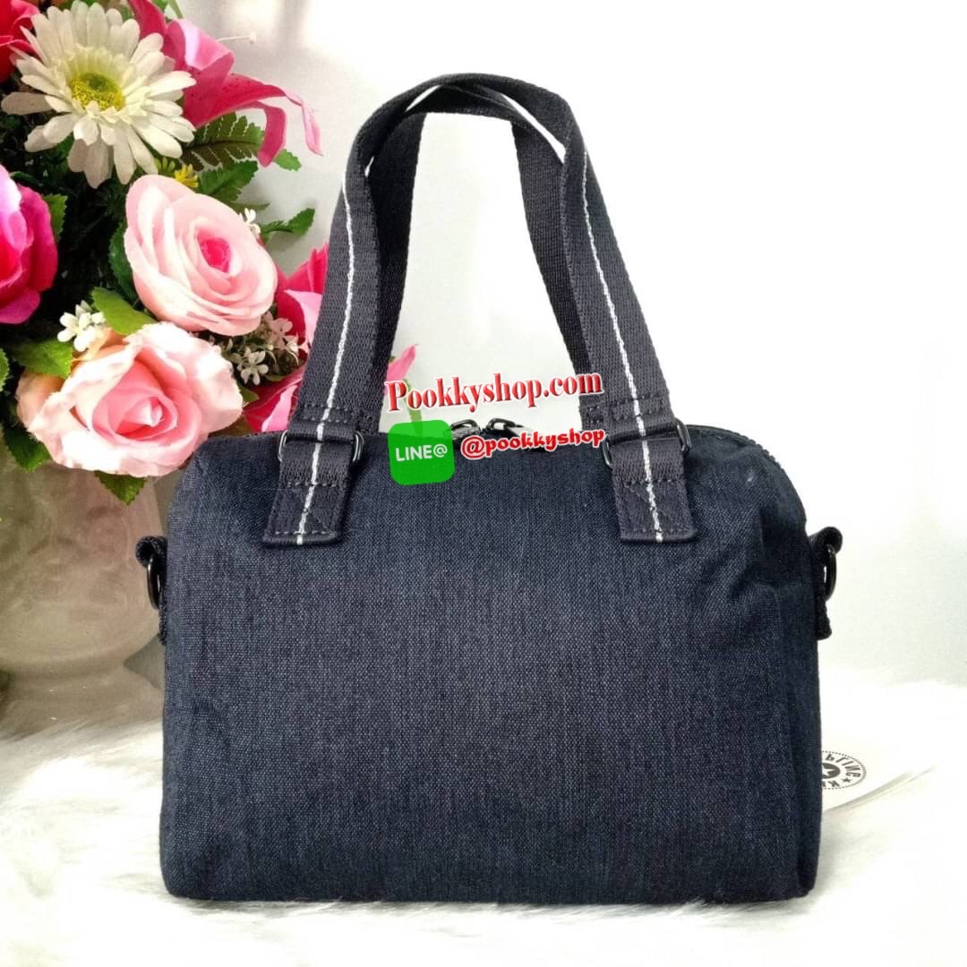 Kipling Brynne handbag & shoulder bag กระเป๋าถือหรือสะพายข้าง รุ่นใหม่จาก Kipling รูปทรงโค้งมนสวย พร้อมสายสะพายแบบคล้องแขนและสายสะพายยาว สามารถใช้งานได้ทั้ง 2 แบบ ด้านหน้ามีช่องใส่ของใช้จุกจิก ด้านในช่องโล่งกว้าง มีซิปข้างและช่องใส่ของแยกอีกฝั่ง เหมาะกับก