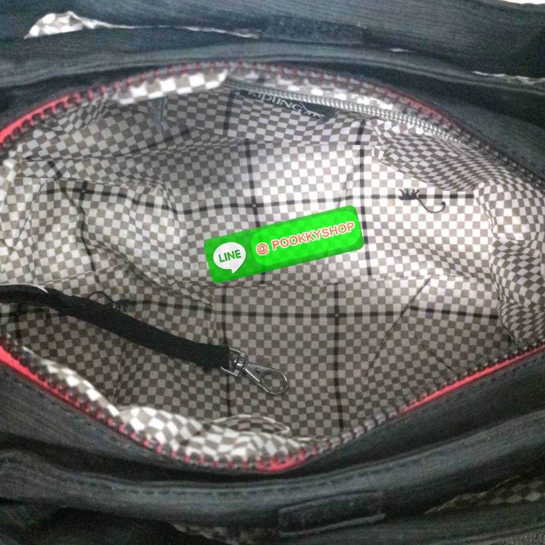 KIPLING ELISE HANDBAG กระเป๋าถือและสะพายไหล่ วัสดุ Nylon +Polyester ขนาดกำลังพอดี จุของได้มาก มีหูจับสองสาย ถือสะดวก น้ำหนักเบา มีช่องซิป ด้านหน้า ช่อง กระเป๋าหลักเปิด-ปิดด้วยซิป มี3 ช่องว่างใส่ของได้จุมากๆ ใส่มือถือได้ กระเป๋าสตางค์ใบยาว และ เครื่องสำอาง