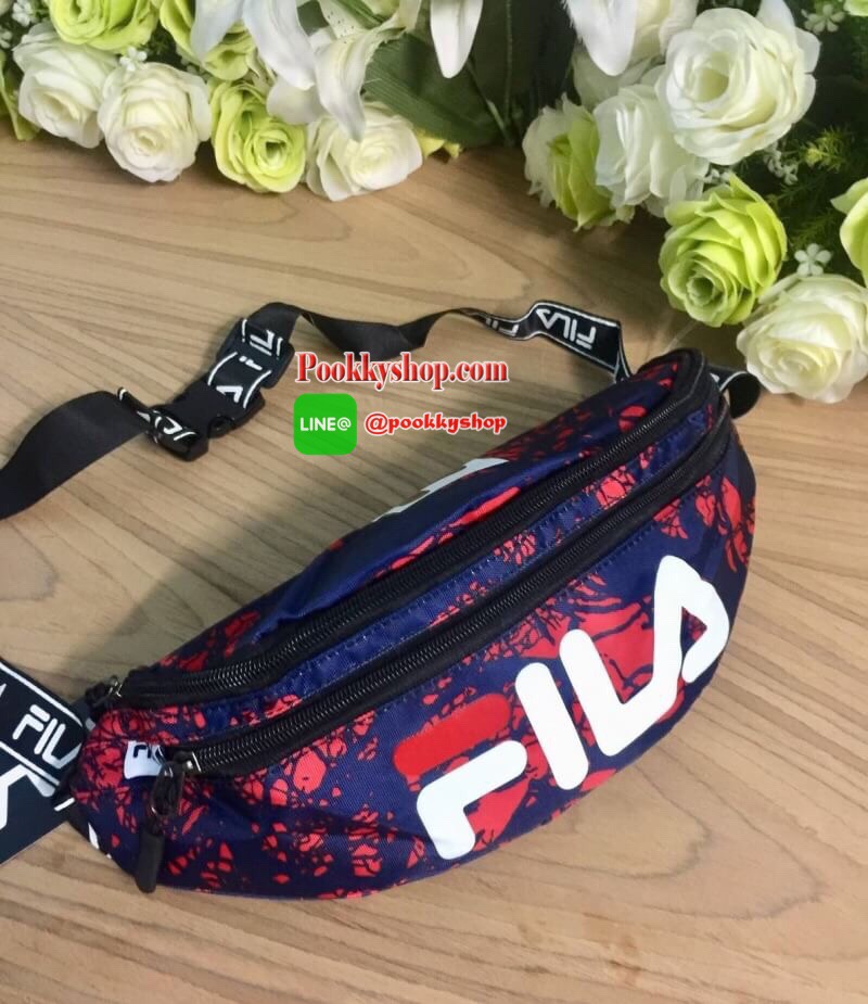 FILA Waist Bag.. รับซัมเมอร์ด้วยลวดลายเกร๋ๆ กระเป๋าคาดอกคาดเอว FILA แบรนด์ฮิตที่ไม่เคยตกเทรน มาให้สะพายกันก่อนใคร ด้วยดีไซต์ลวดลายที่แมทกันอย่างลงตัว ด้านหน้าสกรีนแบรนด์ วัสดุNYLON 100% เคลื่อบเงาอีก 1 ชั้น กันน้ำได้ในระดับหนึ่ง.. เปิดปิดด้วยซิปยาว จุของไ