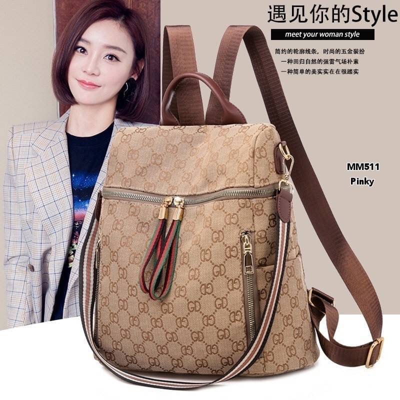 พร้อมส่ง เป้ GD 2 in 1 งานนำเข้า ขิดทอง สวยมาก ซิปหน้ากระเป๋าด้านหน้า ซิปข้างใช้งานได้ ใช้งานได้ทั้งเป้และสะพายข้าง มีสายสะพายข้างงานดีมาก ใบใหญ่ จุเยอะ