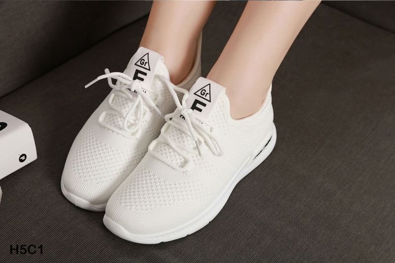 สินค้าพร้อมส่ง มาใหม่จ้าา รองเท้าผ้าใบแฟชั่น งานผ้าระบายอากาศ แต่งเชือกเพิ่ม ความกระชับจ้า พื้นยางขอบยางกันลื่น งานสวย ลุคหวาน เท่ห์ ลงตัวจ้าา