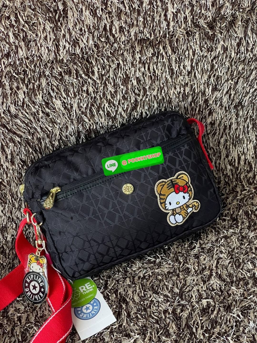 Kipling ABANU M Crossbody By Tiger Kitty Cat คอลเลคชั่นสะพายข้างแบบใช้งาน3ซิป วาดสีสันและลวดลายลงบนกระเป๋าเป็นคอลเลคชั่นสุดลิมิเตทพร้อมพวงกุญแจที่ออกแบบมาเฉพาะคอลเลคชั่นนี้ ขนาดกำลังดี ใช้งานง่าย จัดของได้เป็นระเบียบครบครัน แล้วเลือกใช้งานตามแบบของคุณไม่ว