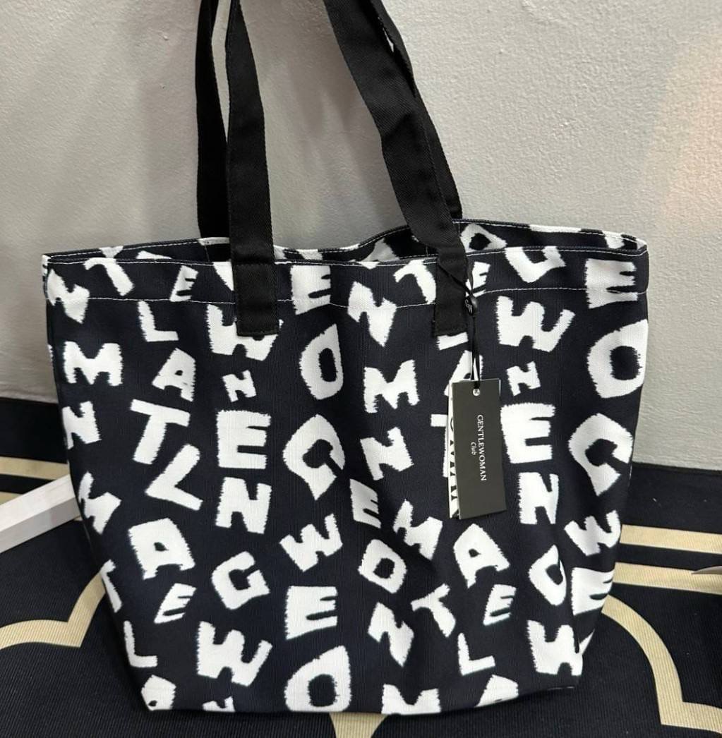 กระเป๋าถือ Gentle Woman น้ำหนักเบา จุของได้เยอะ ผ้าแคนวาส งานเทียบแท้ ชนช้อป ใช้สลับแท้ งานปั้มทุกจุด