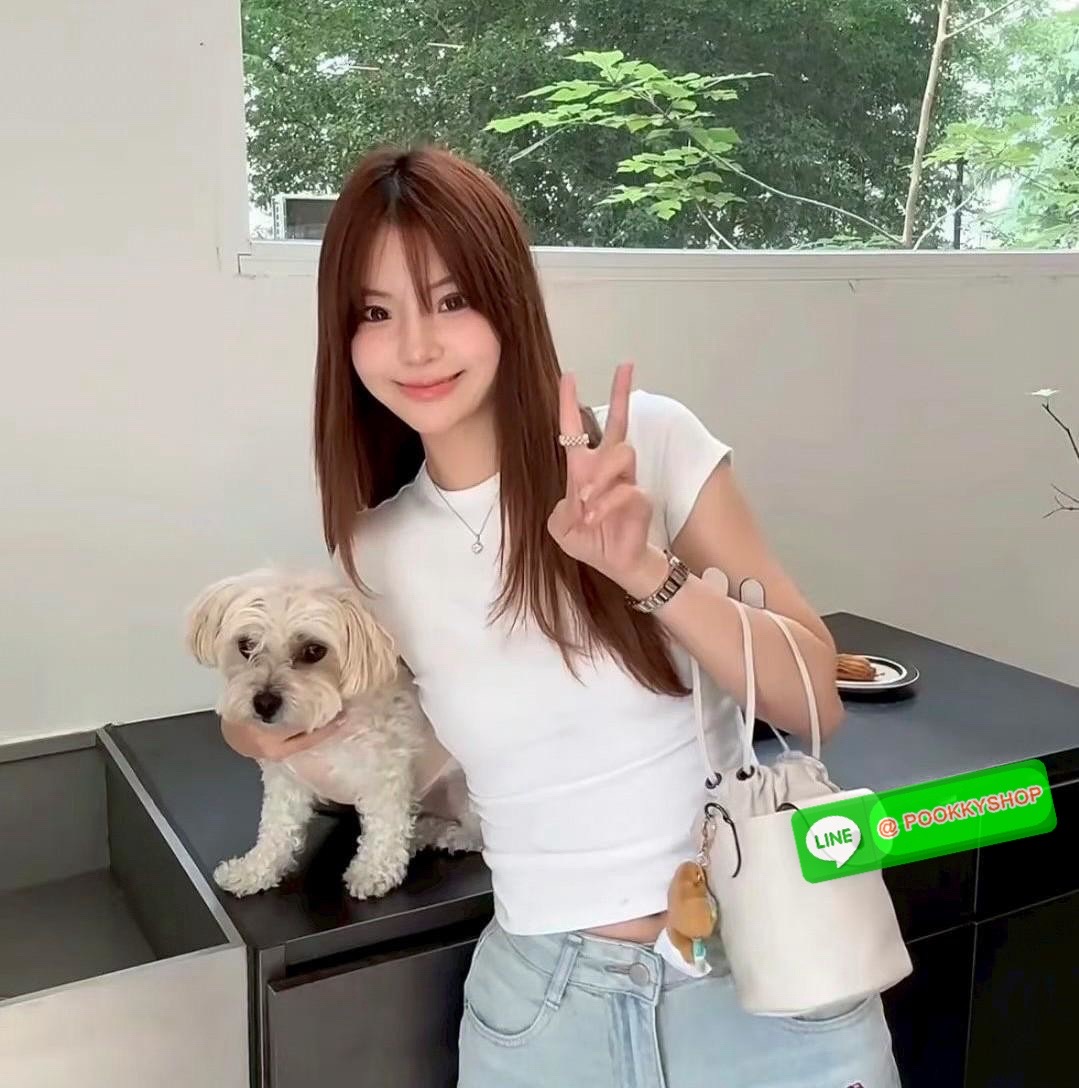 NEW ARRIVAL! LONGCHAMP LE PLIAGE XTRA XS BUCKET BAG ต้องบอกก่อนว่ารุ่นนี้เป็นรุ่นที่ใช้ออกมาแล้วไม่มีคำว่าผิดหวัง ออกแบบมาสวยแบบตัวแม่เลยค่าา 🔖พร้อมส่งทันที! กับกระเป๋าทรงบัคเกต หนังแท้smooth leather อย่างดี ใบกลางเจ้าลำตัวแล้วสวยมากก