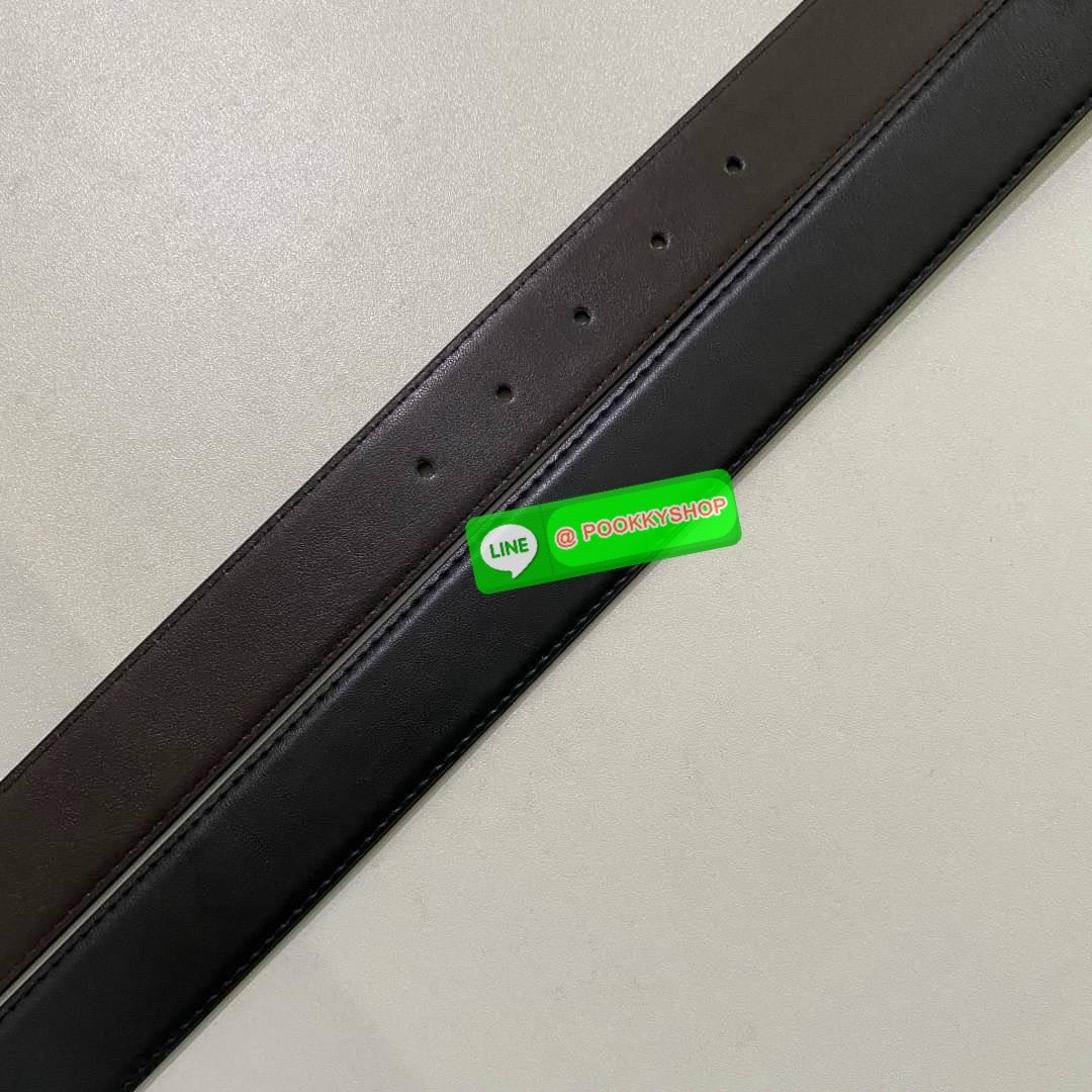 Calvin Klein Leather Belt & Wallet Set Setกระเป๋าสตางค์+เข็มขัด กระเป๋าสตางค์ด้านหน้าปั๊มชื่อแบรนด์ มีช่องใส่รูป ช่องใส่บัตร ช่องใส่ธนบัตร และช่องใส่รูป เข็มขัดหนังแท้ปั๊มแบรนด์ สามารถสลับใช้ได้ทั้ง 2 ด้าน เข็มขัดปรับระดับได้ 5 ระดับ มาพร้อมที่เจาะรูจ้า