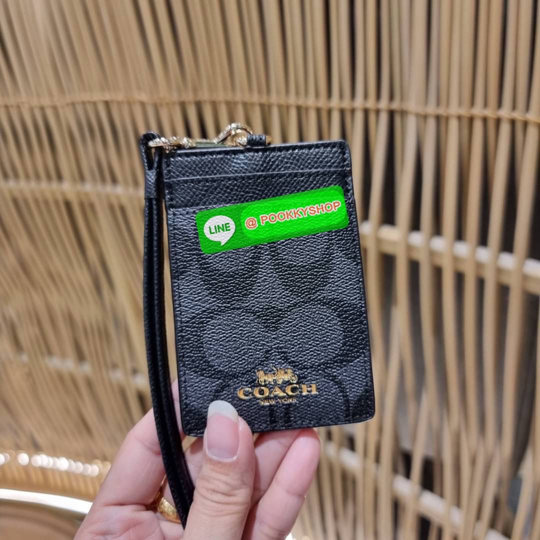 กระเป๋าใส่บัตรคล้องคอ Coach card holder ราคาพิเศษสุดๆ!!! ของหายาก!! ง่ายๆแบบไม่ธรรมดา!! คลาสสิคแต่มีดีเทลโดดเด่น!! กระเป๋าถนอมบัตร พร้อมสายคล้องคอ ดีไซน์ลวดลายสวย ดูดีทุกแบบ ใช้งานง่าย พกพาสะดวก จะใส่บัตรพนักงาน บัตรเครดิต บัตรปชช. ใบขับขี่ และบัตรอื่นๆที