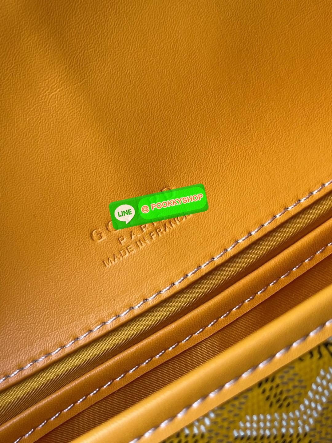 💕 Goyard belvedere pm แบรนด์ดังจากฝรั่งเศส เรัยบหรูแต่ดูสง่า สะดุดตาด้วยลายเฉพาะตัว วัสดุที่นำมาตัดเย็บกระเป๋าเป็นวัสดุผ้าใบ Canvas ที่มีชื่อเรียกว่า “Goyardine” ซึ่งเป็นผ้าใบที่เป็นการผสมผสานระหว่างผ้าฝ้าย (Cotton), ผ้าลินิน (Linen) และ ผ้าป่าน (