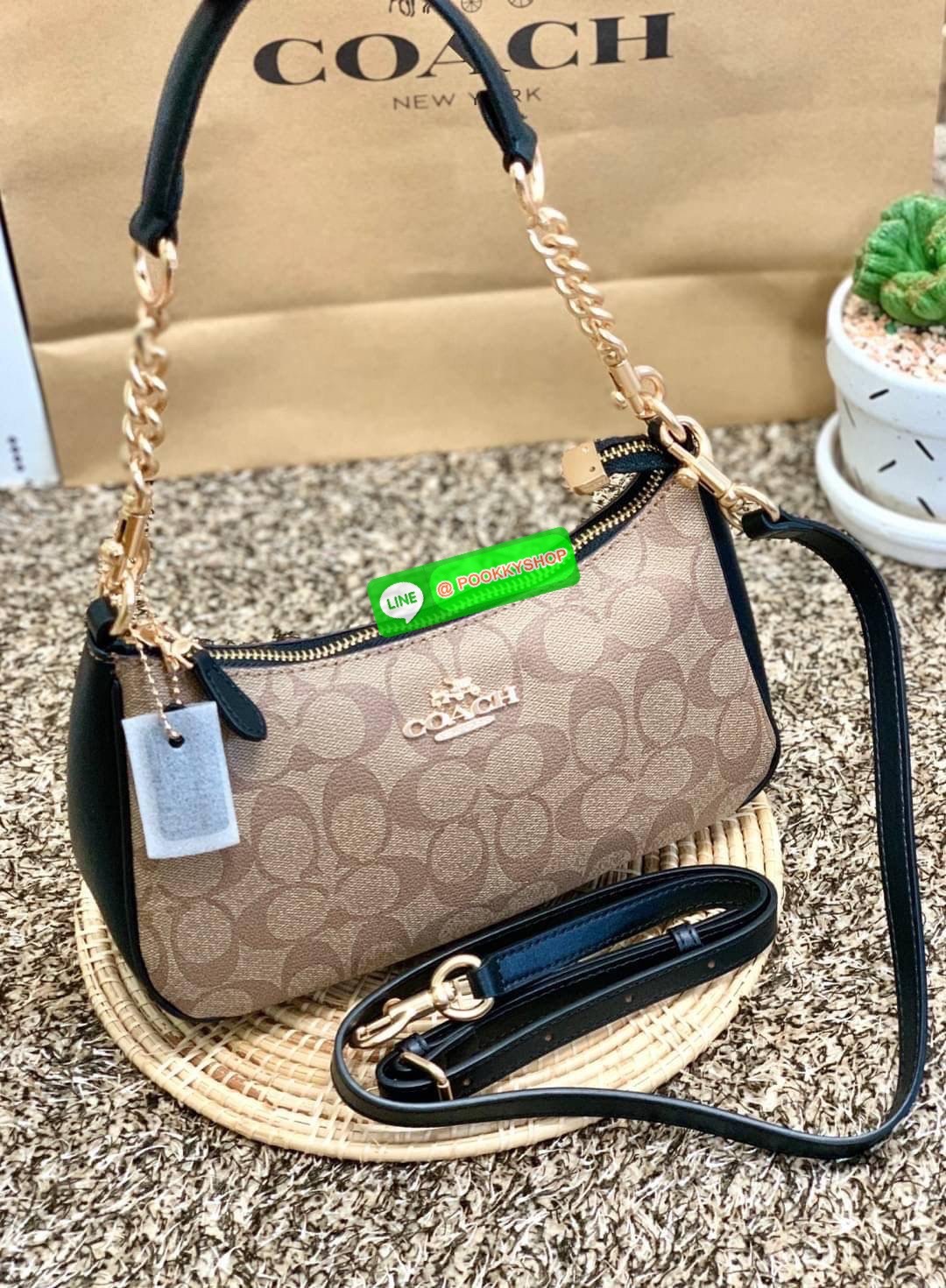 COACH TERI SHOULDER BAG ((CA173//CA209//CA548)) 🔹กระเป๋าทรงพอช ในรูปแบบหนังแท้ หนังนิ่มสวยมากค่ะ 🔹เปิดปิดกระเป๋าแบบซิป ภายในสามารถใส่กระเป๋าเงินใบยาวได้;มือถือได้ทุกรุ่น;พาสปอร์ตได้;มีช่องเล็กใส่ของจุกจิก และช่องเสียบบัตรให้อีก2ช่องนะคะ