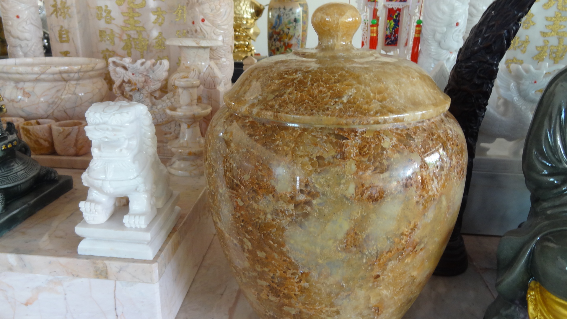 แจกันหินอ่อน ผอบ ขนาดสูง 35 เซนติเมตร กว้าง 25 เซนติเมตร
