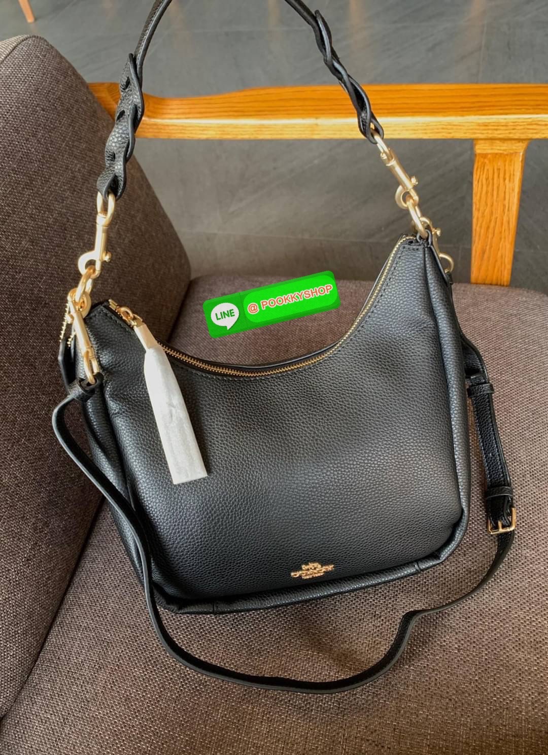 COACH JULES HOBO BAG ((C9189//9190)) 🌍พร้อมส่งที่ไทย! ต้องบอกก่อนว่าหนังรุ่นนี้อย่างดี นิ่มมากๆ สัมผัสแล้วรู้สึกละมุน กับกระเป๋าใบใหญ่ ทรงสวย เปิดปิดกระเป๋าแบบซิปมีหนังห้อยเพิ่มความเก๋ตรงหัวซิปค่ะ ภายในกระเป๋ากว้างมาก ใส่สัมภาระได้ครบครัน หายห่วงเ
