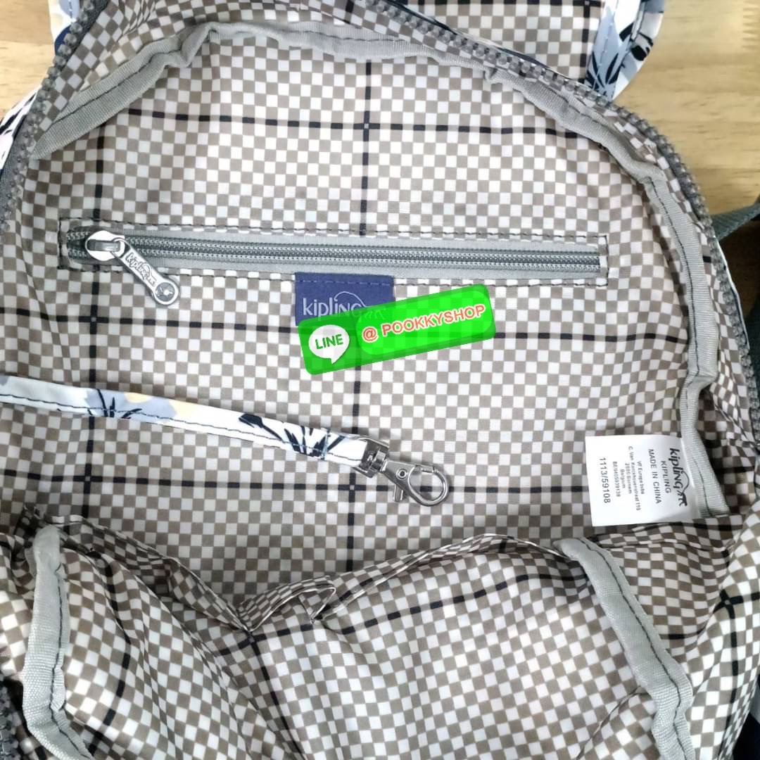 Kipling City Pack Medium Backpack กระเป๋าเป้ Kipling ขนาดกลาง วัสดุ Polyester 100% มีหูหิ้วด้านบน -ด้านหลัง มีซิปหลัง 1ช่องลึก -ด้านข้างมีช่องใส่ของเล็กน้อยทั้ง 2 ด้าน เปิด-ปิด ด้วยกระดุมแม่เหล็ก -ด้านหน้ามีช่องซิปใส่ของแยก 1 ช่อง และ ช่องปรับขนาดด้วยสายล