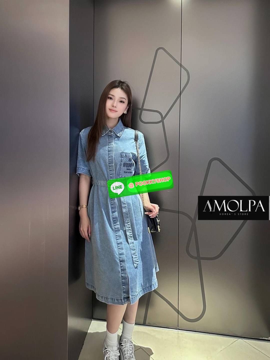 LONG MAXI DRESS FENDI DENIM ยีนส์แท้100เปอ งานไม่หนามาก ใส่สบาย มาพร้อมเข็มขัดผ้า ตัวนี้ ใส่ออกงาน ใส่ทำงาน ใส่เดินห้างชิวๆ บอกเลยว่า งานสวยม๊ากกก สวยหรู ดูแพงสุดๆ งานมีน้ำหนัก ผ้าอย่างดี น่ารักม๊ากก รุ่นนี้พิเศษมากกก รับรองว่าไม่ผิดหวังค่ะ ห้ามพลาดเลยน๊า