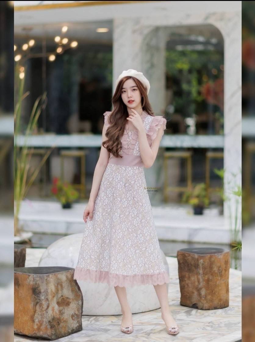 Dress สวยหรู ดูดี ดูแพงเลยคะ ใส่ได้ทุกโอกาสเลยนะคะ งานพรีเมี่ยม ผ้าลูกไม้ทั้งชุด หนานุ่มใส่สบาย มีซับในอย่างดี งานซิปหลัง อกระบายกำลังดี แต่งกระดุม ตัวกระโปรงบาน พริ้วสวย ราคาสุดคุ้ม เห็นงานจริงต้องว้าวแน่นอนคะ