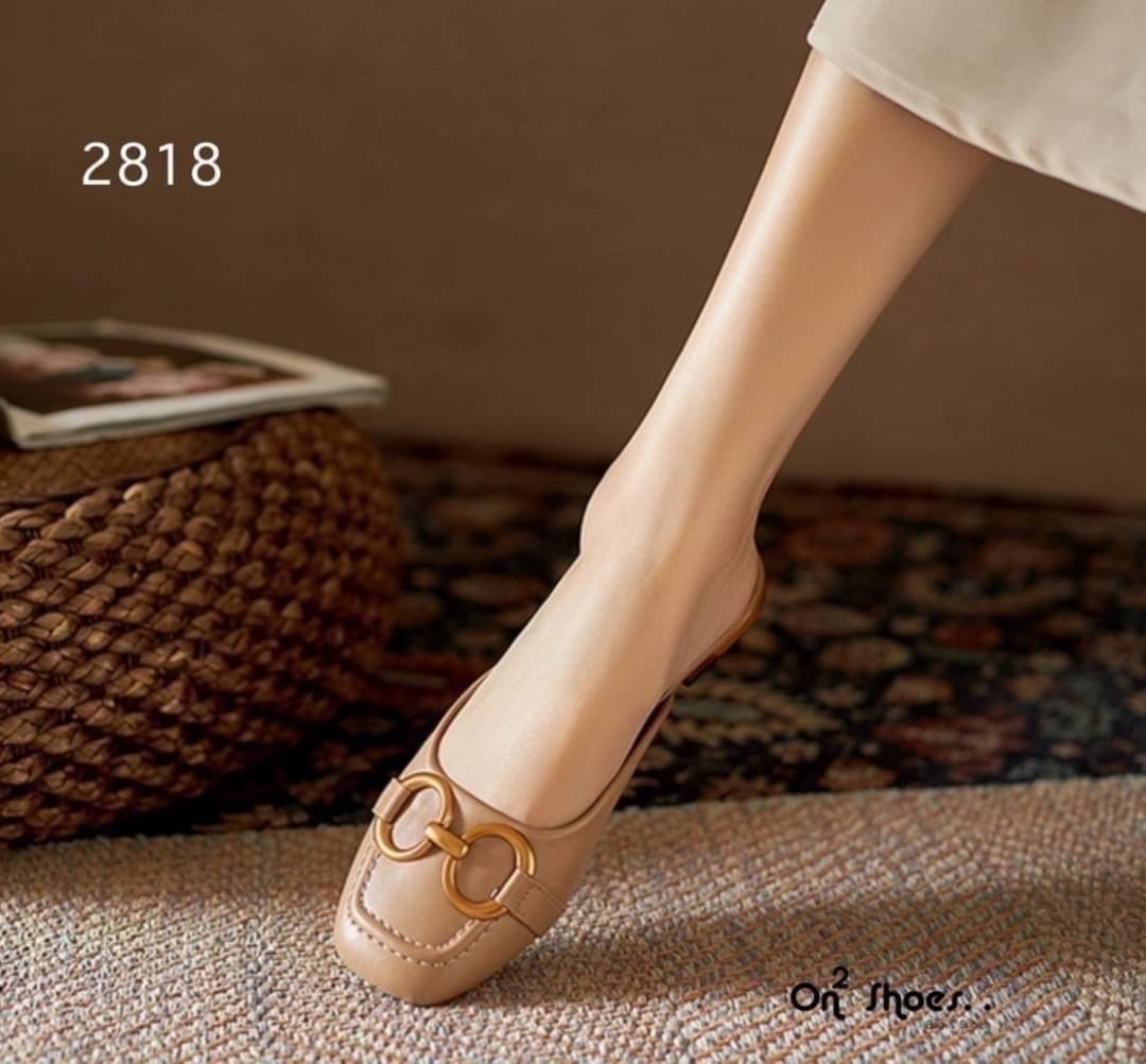 รองเท้าหัวคัชชูเปิดหลังรหน้าแต่งอะไหล่ทองเหลือง สไตล์แบรนด์ส้นเป็นอะไหล่ทองสวยหรู คู่นี้ใส่แมทกับชุดได้ง่ายทั้งกางเกงและกระโปรงได้หมดทรงสวย