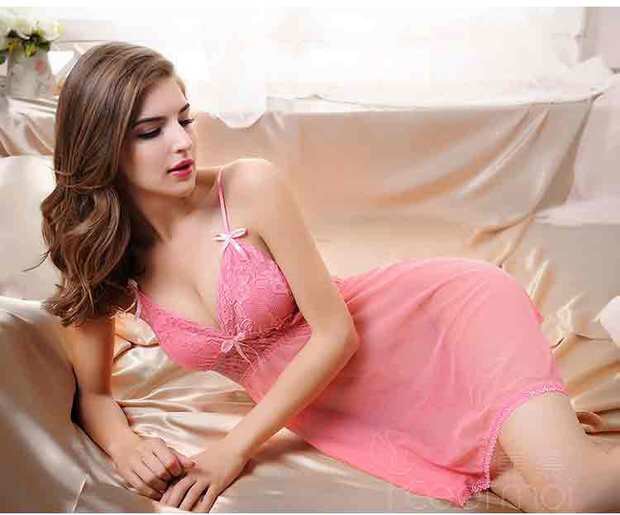 ชุดนอนเซ็กซี่ ชุดนอนซีทรู แต่งลูกไม้ ช่วงอก ชายเล่นระดับ เนื้อผ้าเกรดพรีเมี่ยม ทิ้งตัว สวยหรู มากคะ +G-string เข้าชุด