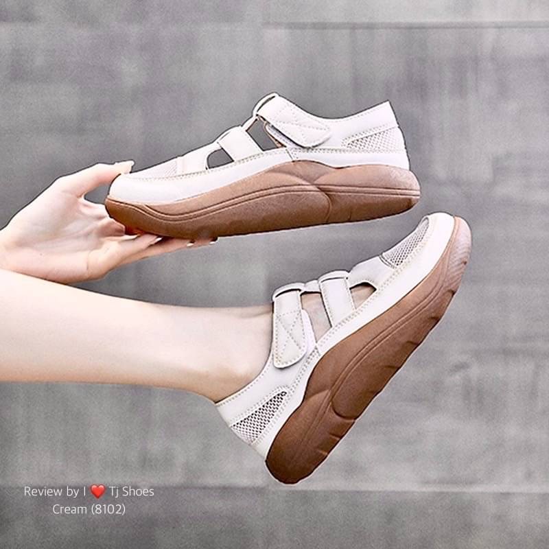 !! พร้อมส่งรองเท้าเพื่อสุขภาพนำเข้าสวยเก๋ขายดีมากๆ !!! - รุ่นนี้ใส่ดีมาก ใส่เดินสบาย - มีรูระบายอากาศ ใส่แล้วเท้าไม่อับ - สายสามารถปรับให้กระชับได้ - ส้นยางคุณภาพดีกันลื่นและช่วยซัพพอต์เท้าได้ดี - จับแมทกับชุดง่าย ใส่แล้วดูเกร๋ดูน่ารักมากๆ - ทางร้านถ่ายรู