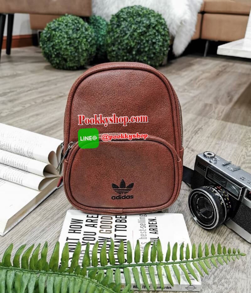 Don’t Miss! NEW ARRIVAL! ADIDAS MINI BACKPACK กระเป๋าเป้สไตล์ Sport ขนาดมินิ กำลังน่ารัก น้ำหนักเบา หนังสวยอยู่ทรงด้านหน้ามีโล้โก้และช่องซิป เปิดปิดด้วยซิปสะดวกใช้ หัวซิปแบรนด์ ภายในมีโลโก้และช่องใส่ของ มีหูจับถนัดมือ สายสะพายเลื่อนปรับระดับได้ ไอเท็มใหม่