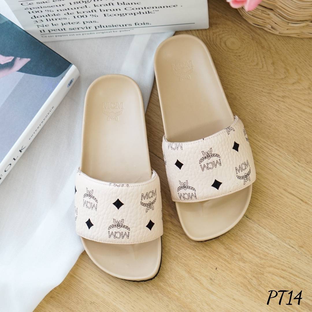 พร้อมส่ง งาน m cm สวยมาก พื้นรองเท้าเพื่อสุขภาพ รองรับน้ำหนักได้ดี ตัวสวมทำจากหนังPuแท้ นิ่ม สกรีน ลายชัดๆ ด้านในเสริมนวมนิ่ม ซับกำมะหยี่อีกชั้น พื้นมีกันลื่นในตัว ราคาเบาๆ คุณภาพ คุ้มมากๆ ใส่สวยมาก สาวหน้าเท้ากว้าง ใส่ได้ค๊า