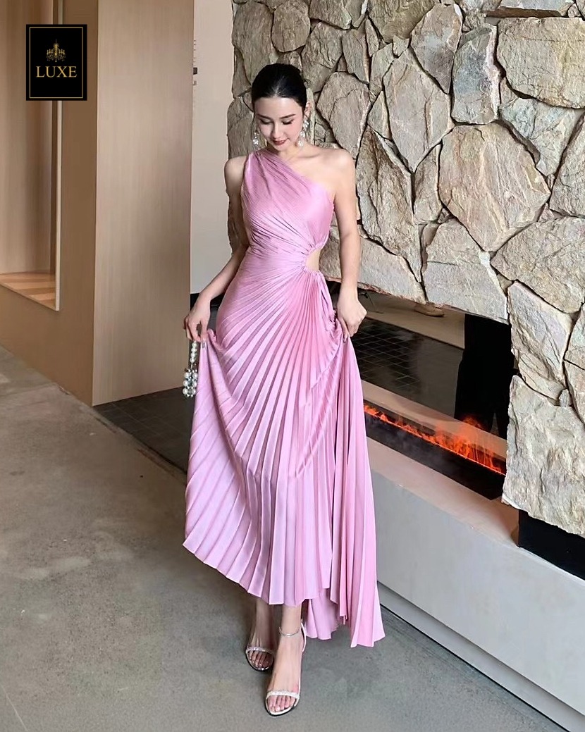 เดรสแฟชั่น เดรสเสื้อไหล่เดียว กระโปรงยาวชายเฉลียง อัดพลีททั้งตัว