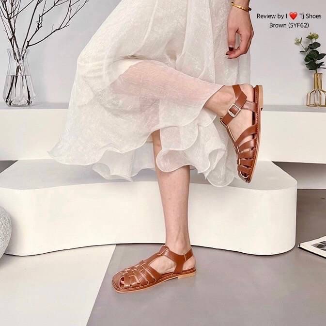 !! พร้อมส่งรองเท้ารัดส้นนำเข้าสวยเก๋ขายดีมากๆ !!! - หนังรุ่นนี้ใส่ดีมาก ใส่เดินสบาย - มีรูระบายอากาศ ใส่แล้วเท้าไม่อับ - สายสามารถปรับให้กระชับได้ - จับแมทกับชุดง่าย ใส่แล้วดูเกร๋ดูน่ารักมากๆ - ทางร้านถ่ายรูปจากสินค้าจริง *** ของจริงงานดีสวยเป๊ะมาก สวยเกิ