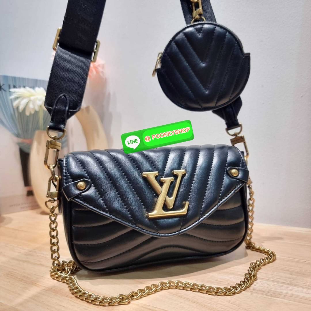 🔆 Model LV new wave pochette multi bag 🔆 Details กระเป๋าสะพายมัลติฟังก์ชั่น พรีเมี่ยมกิ๊ฟสุดหรู คุ้มจาก dutyfree มาพร้อม box set รับรองว่าดีงาม ลูกเล่นคลาสสิคผสานความวินเทจ มีสายสะพายให้ 2 เส้น และกระเป๋าใบลูก เล็กน่ารัก ภายในเป็นช่องโล่ง