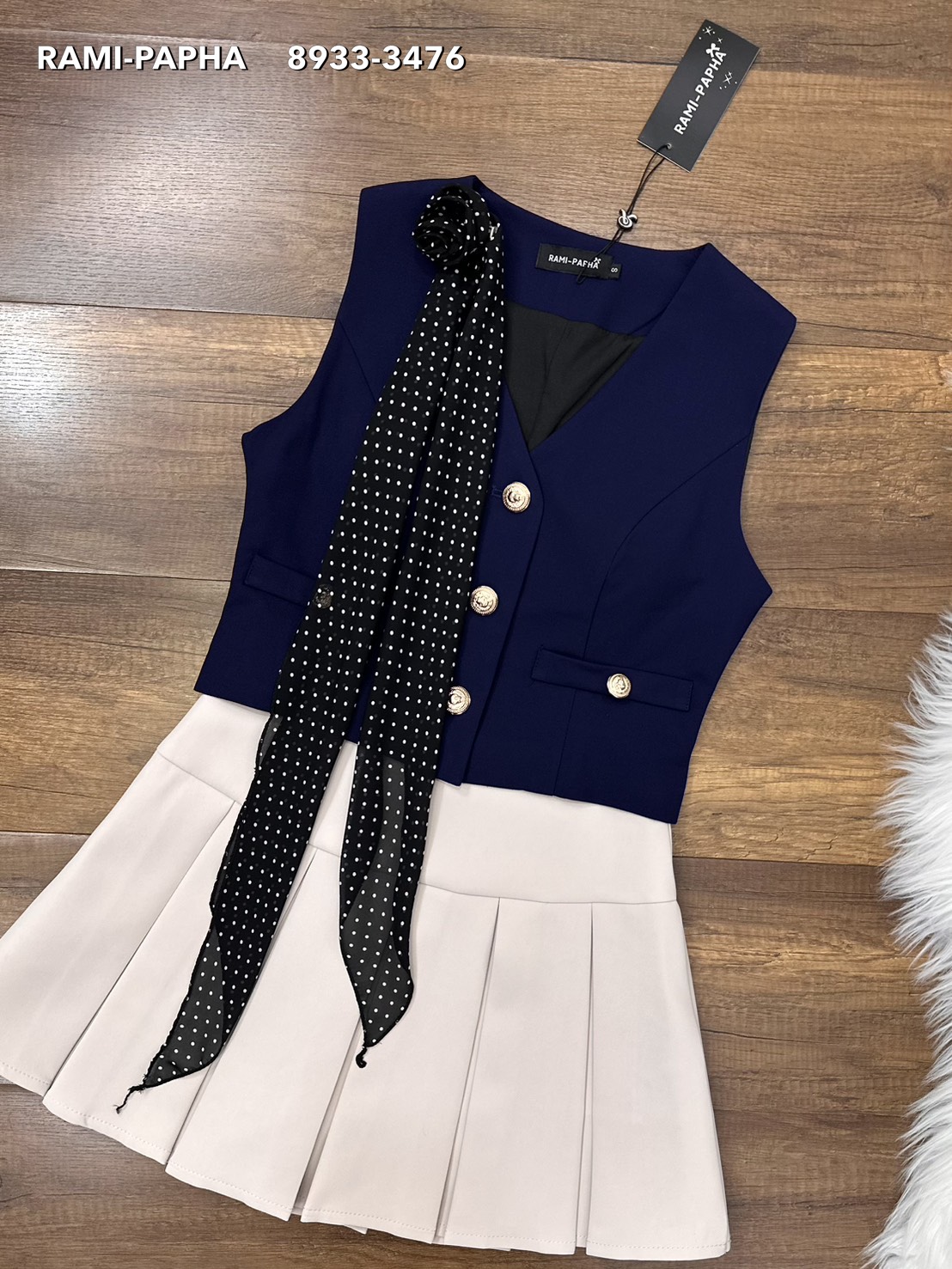 ชุดเซทแฟชั่น ชุดเซต4ชิ้น สุดคุ้ม!! เสื้อโทนสีกรม คอวีกระดุมหน้าสีทองสวยหรูโดดเด่น