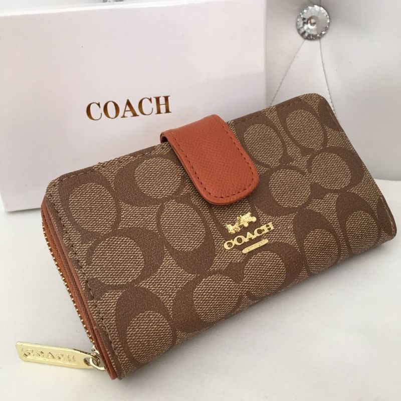 กระเป๋าสตางค์ รุ่นขายดี กระเป๋าสตางค์ Coach สองพับ งานเกรดพรีเมี่ยมปั้มทุกจุด ติดโลโก้ปั้ม Coach ด้านใน 1 ช่องใส่เเบงค์ ใส่บัตร 1 ซิป ภายในมี 2 ช่อง งานสวย เนี๊ยบสุด อุปกรณ์ กล่องเเบรนด์