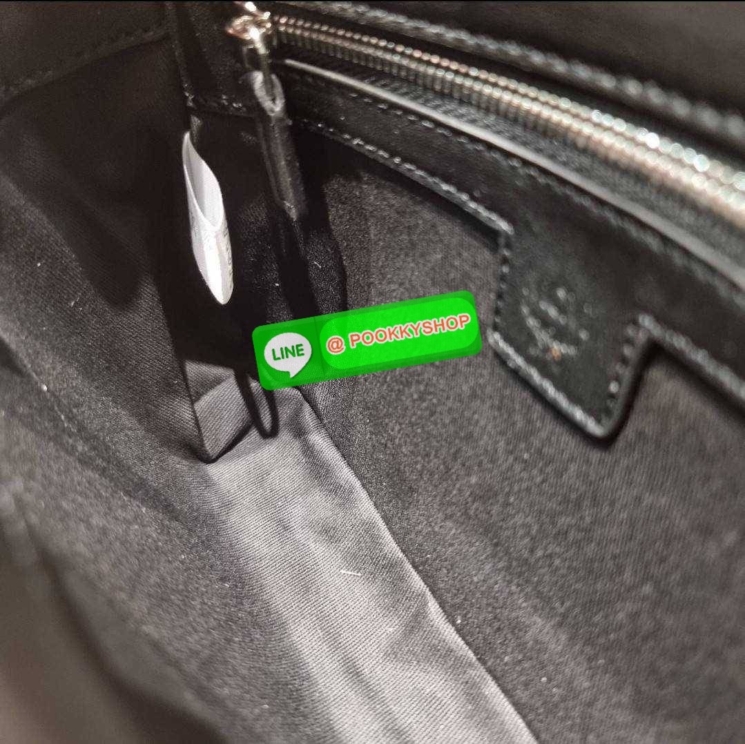 MCM SMALL MILLIE CROSSBODY IN VISETOAS กลับมาแน่นๆกับไอเท็มสุดฮิต!! ดาราเซเลปใช้กันเพียบ กระเป๋าสะพายข้าง ดีไซน์กึ่งสปอร์ต แต่แฝงความหรูในตัว ใช้งานง่ายด้วยขนาดที่พอเหมาะ และสายสะพายสปอร์ตที่สะพายคาดได้สะดวก จะสะพายข้าง สะพายแบบคาดอก ก็ดูดีไปหมด เปิด-ปิดด