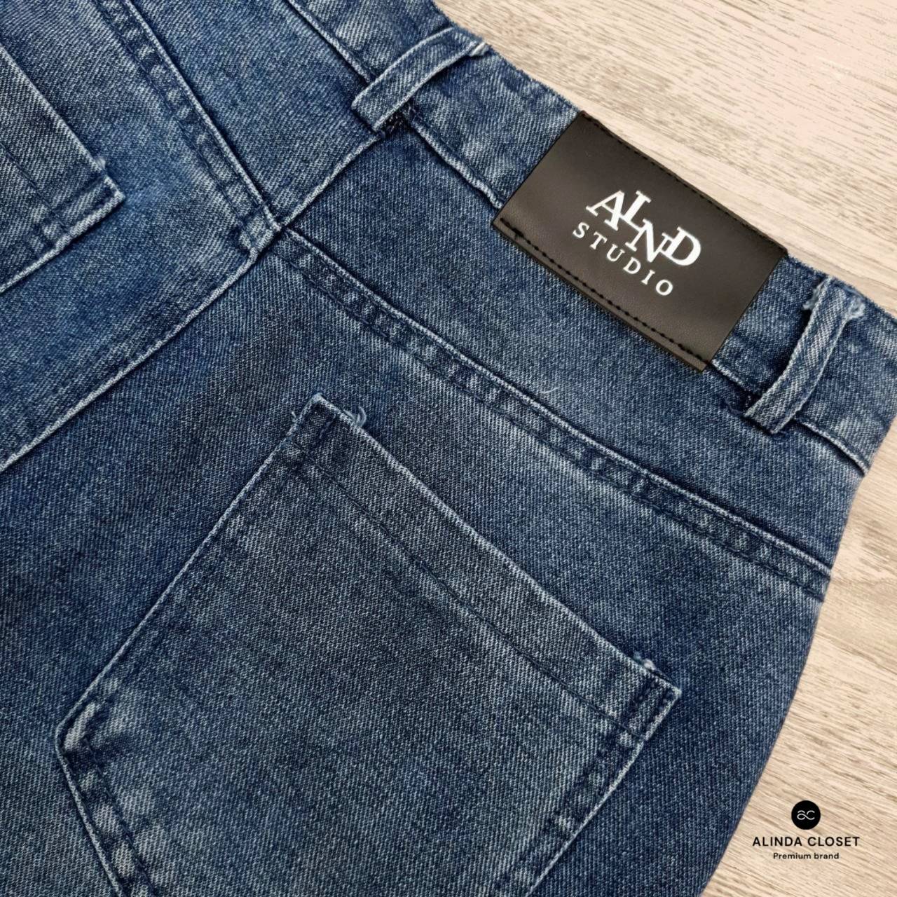 ชุดเซทแฟชั่น ชุดเซ็ทเสื้อสายเดี่ยวทรงครอปสีน้ำตาลลายจุด แต่งระบายคู่ที่สายเสื้อ