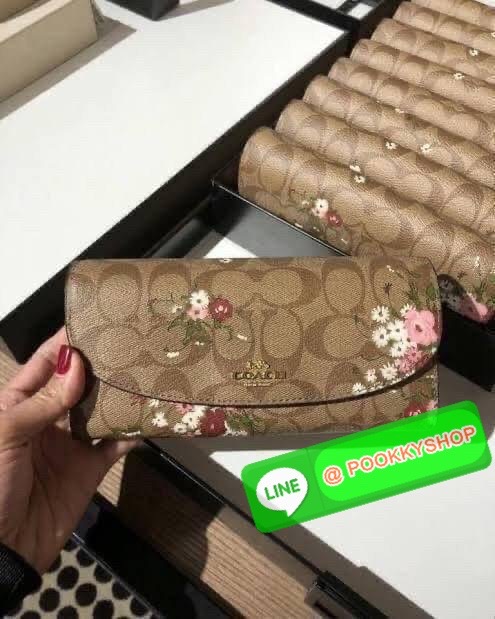 COACH F29395 SLIM ENVELOPE WALLET IN SIGNATURE CANVAS WITH FLORAL BUNDLE PRINT กระเป๋าสตางค์รุ่นขายดี ทรงจดหมายรุ่นฝาพับ ดีไซน์ลายช่อดอกไม้ น่ารักสดใส วัสดุหนังแคนวาสเคลือบลาย ภายในใส่มือถือได้ ใส่บัตรได้ มีช่องซิปแยกแบ่งเป็นสัดส่วน ใบจริงคือดีงาม สาวๆใช้