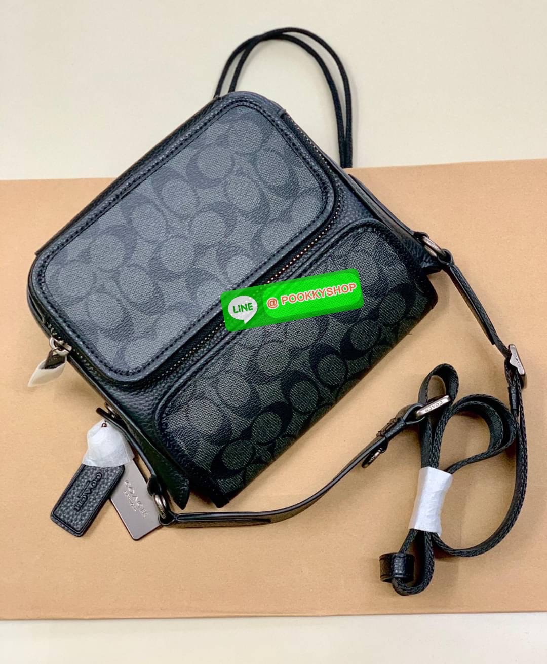 NEW ARRIVAL! COACH SULLIVAN FLAP CROSSBODY IN SIGNATURE ((C9870)) พร้อมส่งก่อนใคร! ทรง สวยเก๋ กระเป๋าสะพายแบบครอสบอดี้ร์ของคุณผู้ชายเค้าเลยค่ะ หนังแท้2แบบสวยงาม น่าใช้มากๆ ✔️รุ่นนี้พิเศษห้อยป้ายแแบรนด์ด้านข้างมาให้2ป้ายเลยค่ะ ด้านหน้ามีช่องซิปใส่มื