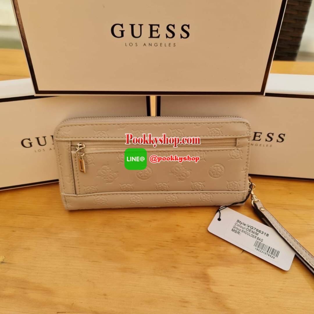 สินค้าใหม่!! กระเป๋าสตางค์ Guess ใบยาว ด้านหน้าปั้มชื่อแบรนด์บนโลหะ และห้อยโลหะโลโก้แบรนด์ หนังดีงามมาก เปิดมาด้านในมีช่องใหญ่3ช่องมีช่องซิป1ช่อง มีช่องเสียบบัตรและมีช่องซิปด้านหลัง1ช่องใช้งานได้จริง พร้อมกับสายคล้องมือบอกเลยรุ่นนี้ดีงามมากจ้าสาวๆ