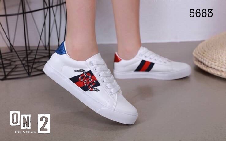 Sneakers style ผ้าใบแบบผูก สไตล์กุชชี่ White New Ace Sneakers ทรงนี้เป็นทรงที่ใส่ได้เรื่อยๆคะ สีขาวแมทช์ง่ายเข้ากับชุดเท่ห์ๆ ของสาวได้เยอะ งานเกรดดีราคาย่อมเยา เป็นอีกคู่ที่ควรมีติดไว้นะคะ