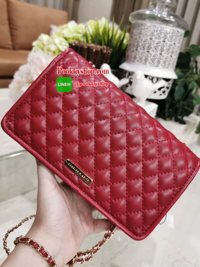 พร้อมส่ง! BEST SELLER! CHARLES & KIETH MINI CLUTCH BAG กระเป๋าสะพายทรงคลัชรุ่นยอดนิยมดีไซน์คลาสสิควัสดุหนังนิ่มลายตารางสวยอยู่ทรงขนาดมินิสไตล์ Chanel เปิดปิดด้วยตัวล๊อคแบบบิดอะไหล่ทอง ด้านหลังประดับโลโก้แบรนด์สวยดูดี มาพร้อมสายสะพายโซ่ร้อยหนัง Crossbody ไ