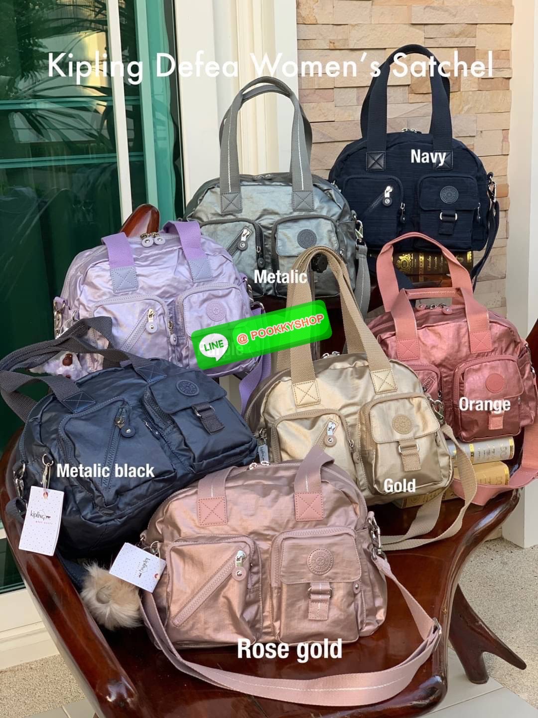 Kipling Defea Women’s Satchel กระเป๋าถือหรือสะพายขนาดกำลังดีวัสดุ100% Polyamide ที่มีช่องใส่ของแยกเป็นสัดส่วนทั้งด้านในและนอก มีสายสะพายถอดและปรับความยาวได้ฟรีไซส์ มีช่องซิปแยกย่อยทำให้จัดของได้เป็นสัดส่วน มาพร้อมพวงกุญแจลิงทรงสวยตั้งอยู่ทรง รุ่นใหม่ชนช้อ