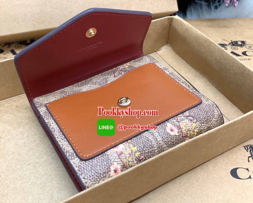 New in COACH SHOT WALLET BAG กระเป๋าสตางค์ใบสั้น วัสดุหนังแกะสวย ขนาดกำลังดี เปิดปิดกระเป๋าแบบกระดุม ข้างในมีช่องใส่ธนบัตรตามยาวได้ ช่องใส่บัตรต่างๆได้ถึง9ใบค่ะ พร้อมช่องซิปด้านหลังใส่เหรียญหนึ่งช่องค่ะ เป็นอีกรุ่นที่น่าใช้มากๆ สินค้าพร้อมส่งที่ไทยนะค่ะ