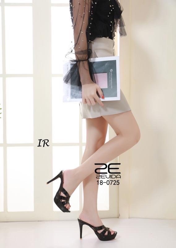 รีพีทแบบขายดี!!! พร้อมส่ง ควรค่าแก่การมีติดไว้ในคอลเลคชั่นรองเท้าคู่โปรดของคุณสุดๆ กับรองเท้าส้นสูง วัสดุหนังเงานิ่ม ส้นสูง 4.5 นิ้ว เสริมหน้า 1 นิ้ว ทรงสวย ใส่สวยอีกหนึ่งรองเท้าที่จะทำให้คุณดูดีได้กว่าที่เคย