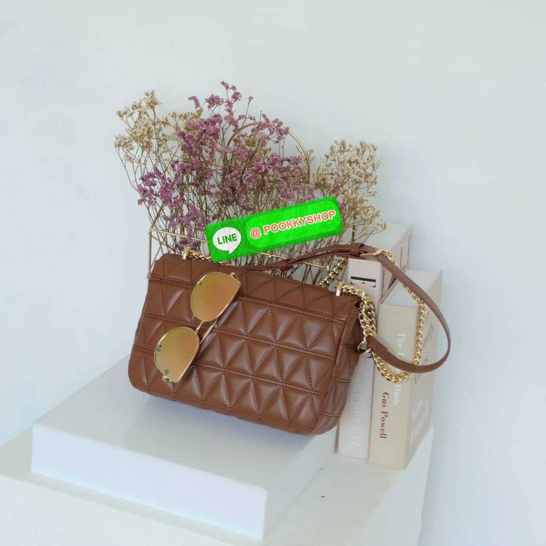 รุ่นขายดีเข้าเพิ่ม สำหรับ KEEP รุ่น ‘ Squash ‘ (( classic size 10” )) ตัวกระเป๋าหนังตัวใหม่ Microfiber ลายหนังสวยมากๆคะ การตัดเย็บประณีตทุกช่อง ทำลายออกมานิ่ม ตึง ตัดกับอะไหล่ทองยิ่งเพิ่มความ Classy ไปอีก