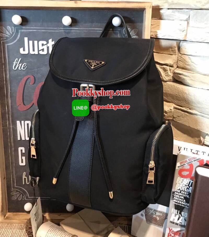 Don't Miss! Best Seller! PRADA DRAWSTRING BACKPACK กระเป๋าเป้ Gift With Purchase พรีเมี่ยมกิ้ฟจากเคาน์เตอร์ต่างประเทศรุ่น Limited edition วัสดุ Nylon เนื้อหนาคุณภาพดีตามแบบฉบับของแบรนด์ ขนาดใหญ่กำลังดี น้ำหนักเบา ด้านหน้ามีโลโก้แบรนด์อะไหล่ทองหรู มีช