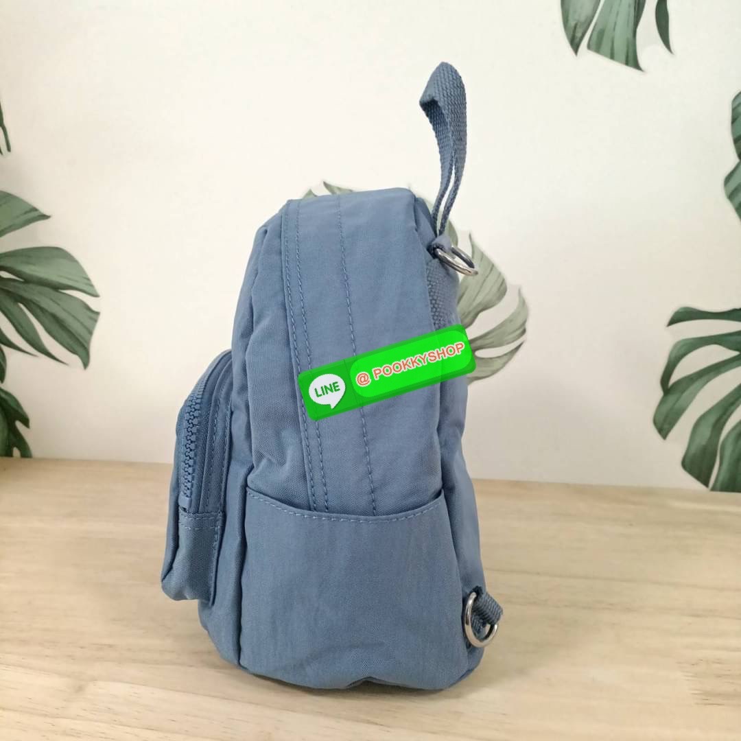 KIPLING Basic Mini Backpack กระเป๋าเป้ใบเล็กกระทัดรัด ขนาดมินิ วัสดุ Nylon + ซับใน Polyester มีหูหิ้ว สามารถสะพายข้าง หรือ สะพายหลังได้ -ช่องซิปหน้า -ด้านข้างมีช่องของเล็กน้อย หรือ ใส่ขวดน้ำใบเล็กทั้ง 2 ด้าน -ซิปหลัก โล่งกว้าง มีสายคล้องพวงกุญแจ พร้อมช่อง