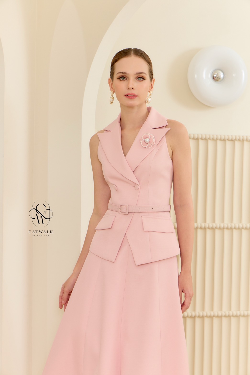 ชุดเซทแฟชั่น เซตสูทแขนกุดเข็มขัด+กระโปรงทรงย้วย เนื้อผ้าเกรดเอ ผ้าทอมีลายในตัว