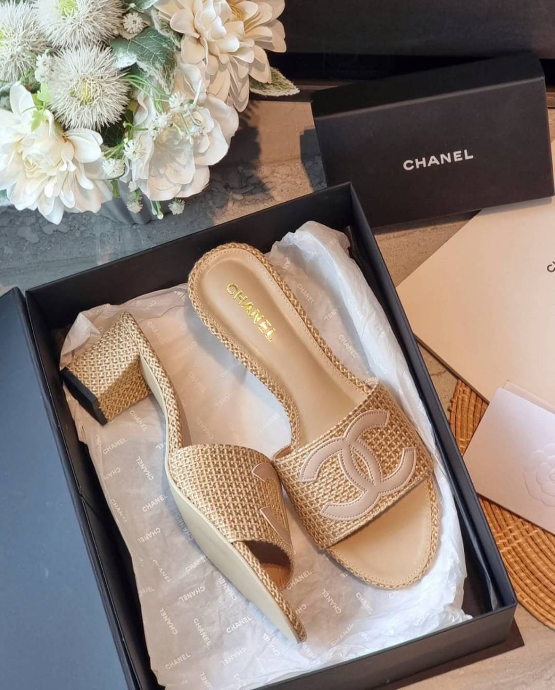 🌟งานเข้าใหม่จร้า🌟 แบบเข้าใหม่ รองเท้าส้นตัน Chanel เย็บโลโก้CC สวยมากคะ พื้นปั้มแบรนด์