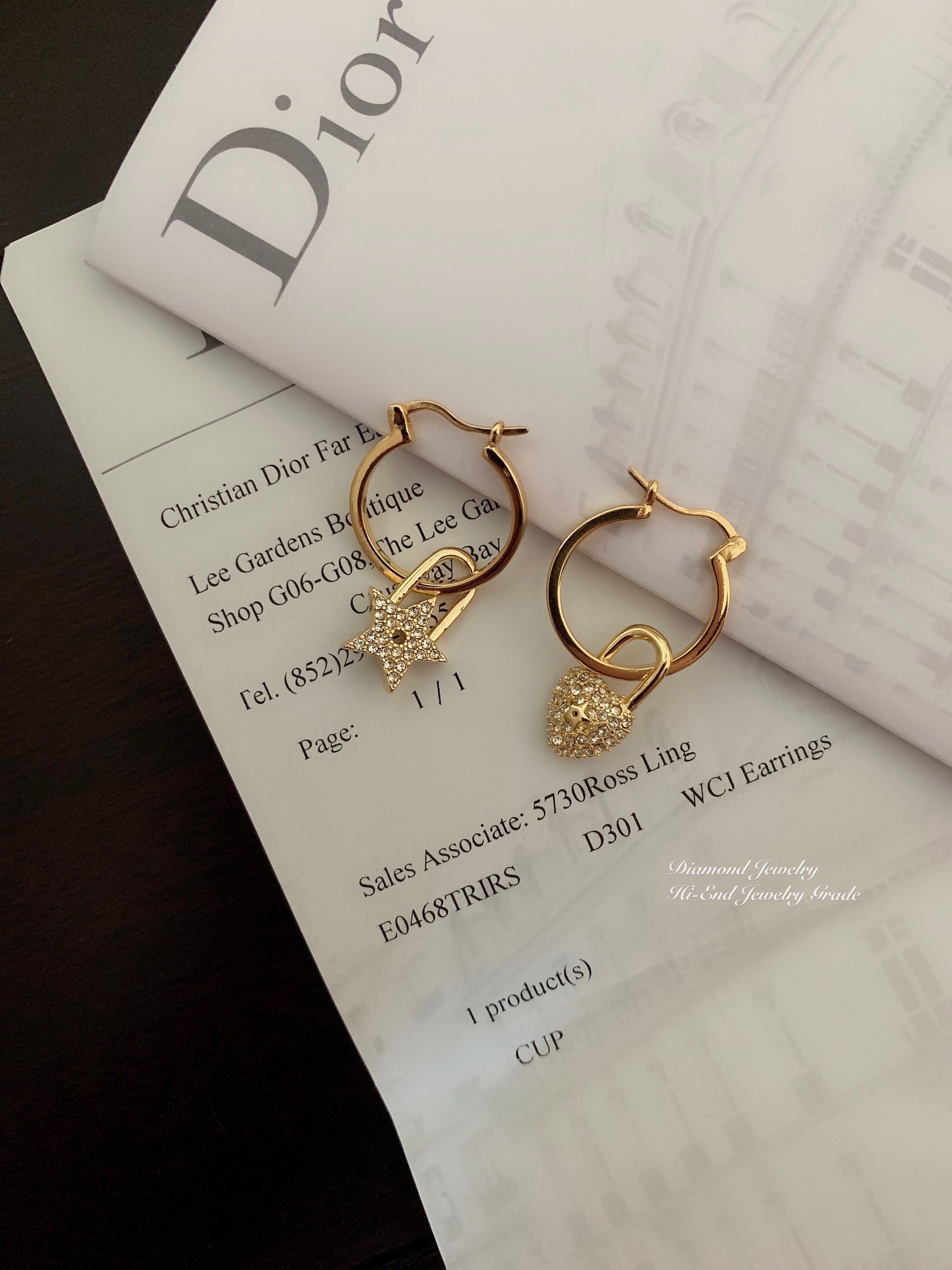Super Hi-End Quality !!!! ((งาน 1:1 เหมือนในช็อปมากที่สุดในท้องตลาด)) Christian Dior Earring ต่างหูดิอองาน 1:1 เหมือนของแท้เป๊ะๆค่ะ รับรองงานสวยมากกกกก ดูหรู ดูผู้ดีสุดๆ งานดี เพชรคุณภาพดีมากๆมากๆคะรับประกันความพอใจเลยค่ะ ตัวเรือนสีทองเงา งาน laser stamp