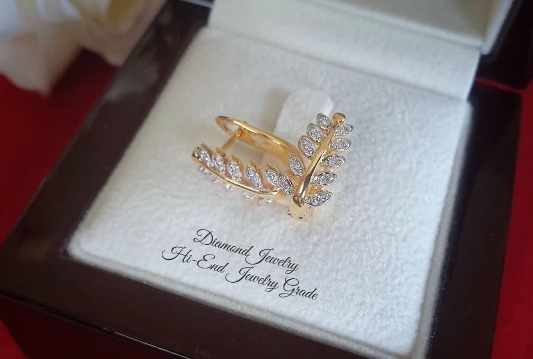 New Arrival !!!! ต่างหูเพชรสวิส งาน 5 ไมครอน ดีไซน์ใบมะกอก งานสวยน่ารักหวานๆเก๋ๆ เพชรสวยวิ้งทุกเม็ดไร้ที่ติด ขนาดกำลังดี ใส่ออกมาน่ารักม๊วกๆๆๆจ้าา ตัวเรือนสีทองงานชุบ 5 ไมครอนอย่างดี ไม่ลอกไม่ดำ