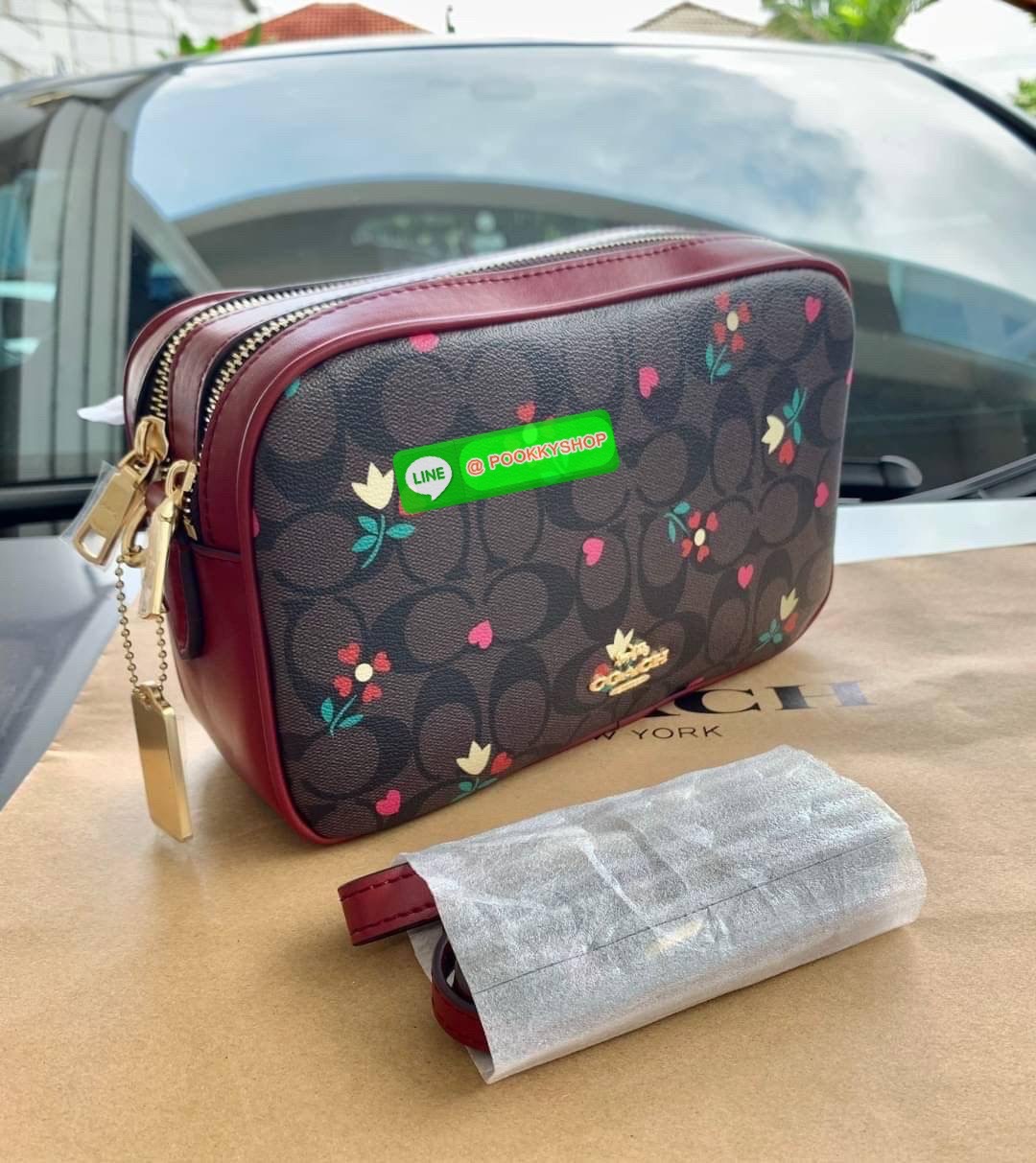 COACH JES CROSSBODY IN SIGNATURE CANVAS WITH HEART PETAL PRINT((C7617)) พร้อมส่งที่ไทยค่ะ! กระเป๋สะพายครอสบอดี้ร์ หนังแท้แคนวาสเคลือบลาย ทั้งใบปริ้นล์ลายดอกไม้หัวใจ สวยหวาน ละมุนหมากๆค่ะ เปิด-ปิดกระเป๋าแบบ2ช่องซิปหลัก ภายในสามารถใส่สัมภาระได้เยอะ ช่องกว้า