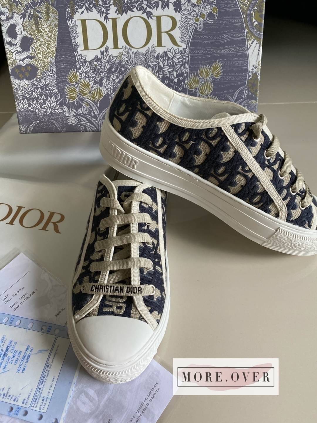 * รองเท้าผ้าใบ CHISTIAN DIOR💙💙 งานพร้อมส่งไม่ต้องรอพรีคะ 💋💋 Brand : CHISTIAN DIOR 🔥🔥🔥 ใครอยากสวยแบบคุณดิว ต้องมี ต้องจัดจ้า การันตีงานสวยมากค่ะ เกรด Hi-end ค่ะรองเท้าผ้าใบ CHISTIAN DIOR งานสวย เกรดพร