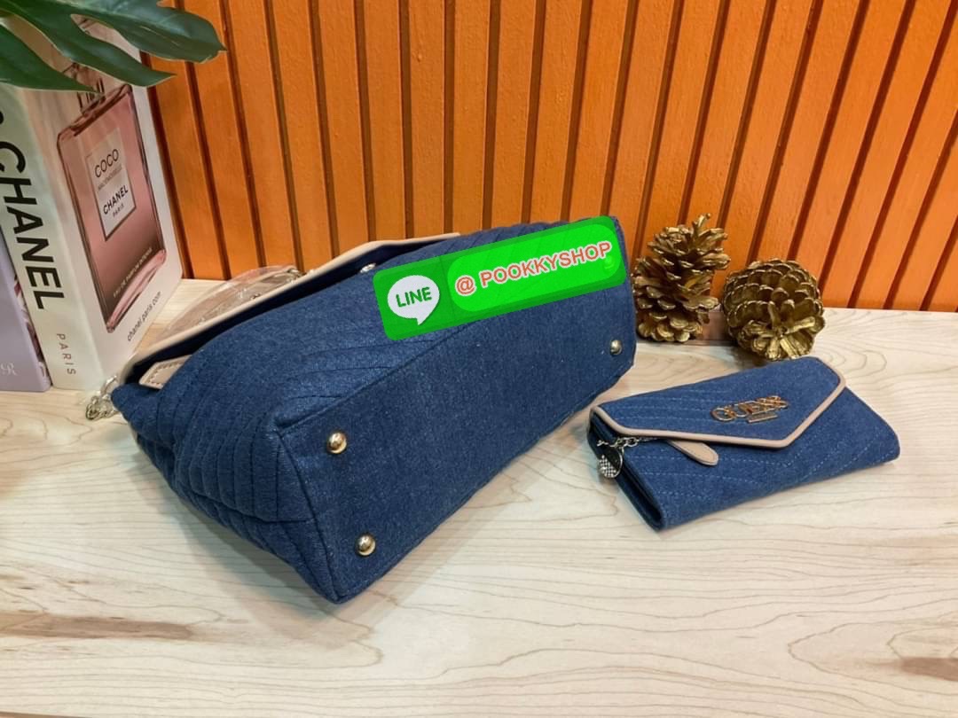 🚚 พร้อมส่ง 🚚 Guess Women’s Crossbody Bag Set สุดคุ้ม!!!! เซตสวยหรูดูแพง สวยจริงจริง ช้าหมด ราคานี้หาที่ไหนได้!! กระเป๋าสะพาย+กระเป๋าสตางค์ใบยาว มาพร้อมพวงกุญแจถอดออกได้ ด้านหน้าประดับโลโก้แบรนด์สวยโดดเด่น กระเป๋าสะพายไหล่ และสะพายข้าง cros