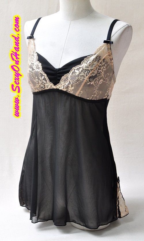 ชุดนอนเซ็กซี่ ชุดนอนซีทรู สายเดี่ยวสีดำ แต่งลูกไม้ สีทองเกรดหรูช่วงอก และด้านหลัง เนื้อผ้าสวยหรูทิ้งตัว งานเกรดพรีเมี่ยมคะ