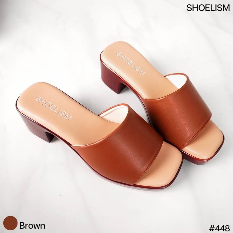 เที่ยวปีใหม่มีรองเท้าสวยๆกันรึยัง แมกซี่2.5 ฐานใหญ่ใส่เดินสบาย โทนสีมินิมอล พื้นฟองน้ำสุดนุ่ม ใส่เที่ยวคาเฟ๋ก็เก๋ ไปทะเลก็เริ่ด ไอเทมที่ต้องมีติดตู้ไว้เลย