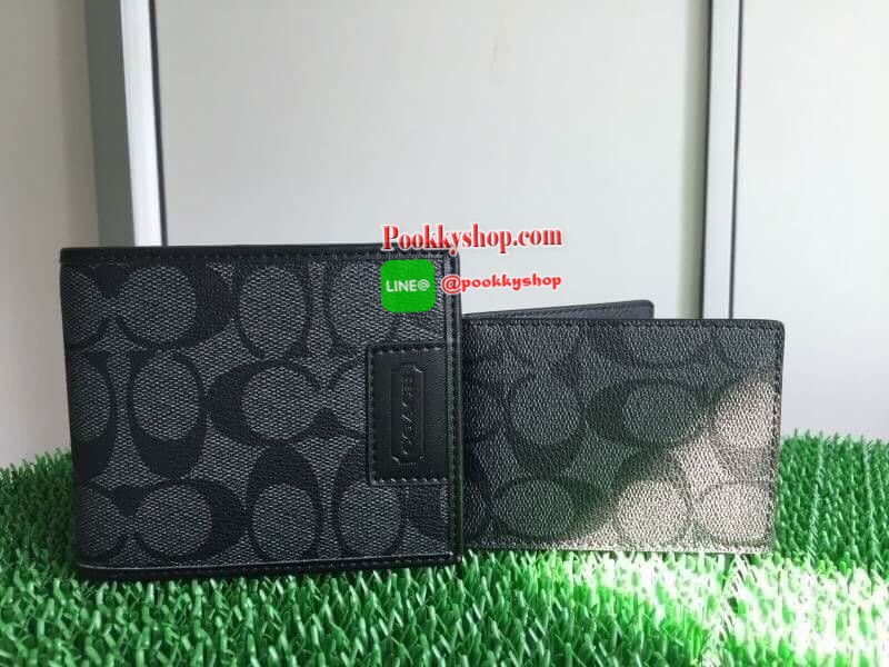 Brand : COACH Compact ID Wallet Detail : กระเป๋าสตางค์Coach ใบสั้น มาพร้อมกระเป๋าใส่บัตรใบเล็ก 1 ใบ มีช่องใส่บัตรหลายช่องสามารถใส่บัตรได้จำนวนมาก และมีช่องใส่ธนบัตรถึง 2 ช่อง สามารถมอบเป็นของขวัญหรือใช้เองก็ได้ พลาดไม่ได้แล้วนะคะ